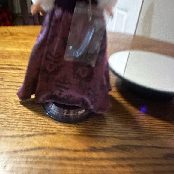Vintage 90’s Holiday Homecoming Hallmark Traditions Collectible Barbie - Picture 6 of 7